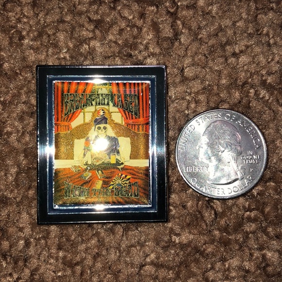 Breakfast in bed with the dead pin - Picture 2 of 3